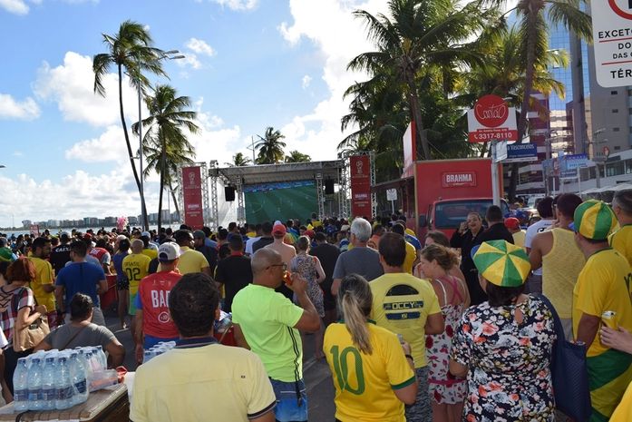 Torcedores podem assistir Brasil x México em telão montado na orla da Ponta Verde