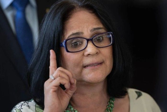 Se o filho de Deus está em todas as coisas, por que não pode está em cima de um pé de goiaba?