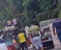 Caminhão com carga de móveis tomba em trecho da BR-101 e carga é saqueada