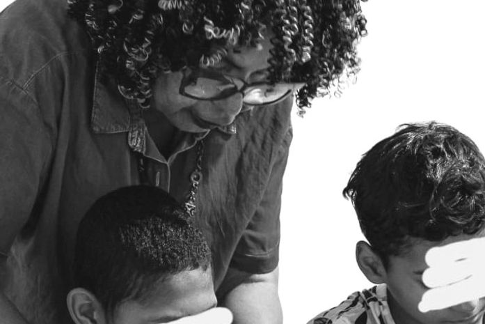 Que massa, João Henrique a inauguração do primeiro Gigantinho bilíngue do Brasil, mas, os meninos e adolescentes dos Abrigos precisam antes, aprender a ler e escrever, na língua mãe