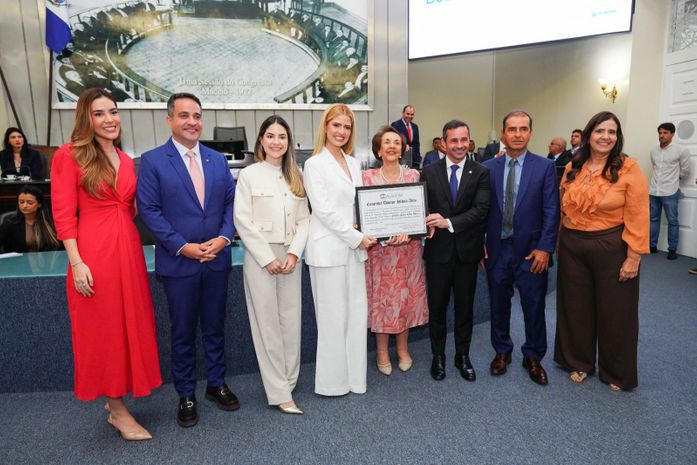 Coordenadora do Plano Estadual de Oncologia recebe da ALE a Comenda Dr. Hélvio Auto