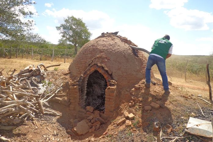Carvoarias são autuadas por crime ambiental no Sertão de Alagoas