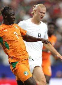 Haaland marca, Noruega bate Costa do Marfim e pega Brasil nas oitavas