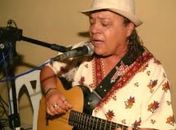 Dira Lino, a voz arapiraquense que canta e encanta com alma