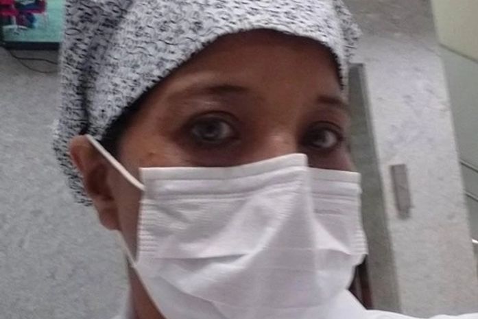 'Moro com minha mãe e filha,e venho morrendo de medo de está contaminada e colocar a vida delas em jogo'-diz a técnica de enfermagem.