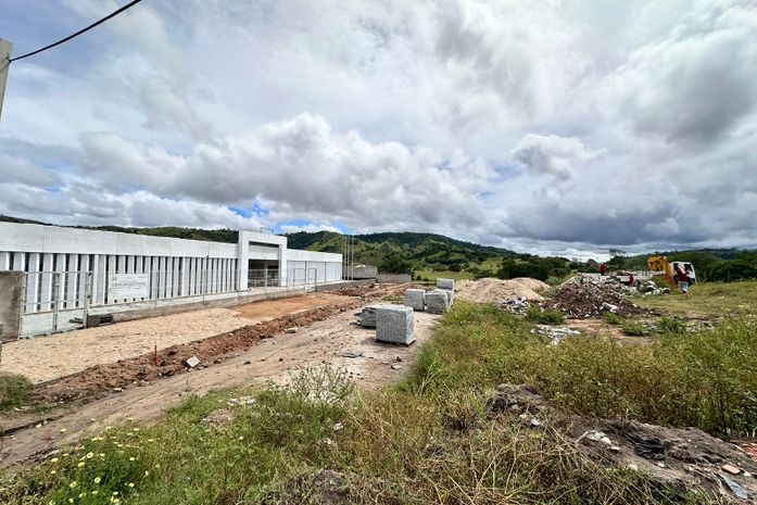 Moradores de Maribondo denunciam paralisação na obra da construção de Creche CRIA