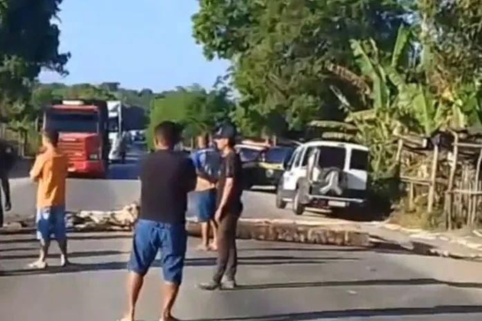 Indígenas bloqueiam BR-101 novamente para cobrar prisão de condutor suspeito de atropelamento