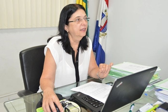 Rosângela Wyszomirska, secretária de Saúde