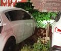 Veículos colidem, atingem muro e mulher fica ferida em Arapiraca
