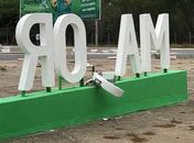 Vândalos destroem letreiro da entrada de acesso a Major Izidoro