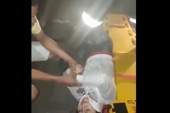 Momento do socorro das vítimas