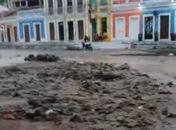 Fortes chuvas alagam ruas e causam transtornos em Piranhas, Sertão de AL; veja vídeos 