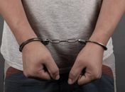 Denunciado por violência doméstica, jovem é preso em flagrante com R$ 16 mil em cocaína