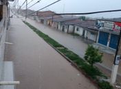 Chuva forte deixa parte de São Miguel dos Campos alagada; veja vídeo