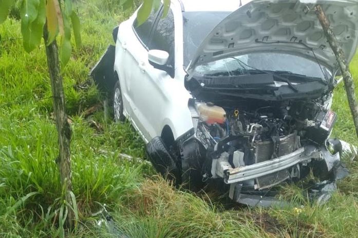 Colisão envolvendo dois carros deixa motorista ferido na BR-316