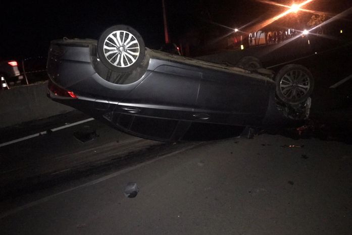 Na contramão, motociclista morre ao colidir com carro e provocar incêndio de veículo