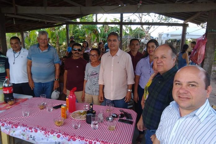 Deputado Francisco Tenório no centro com os amigos