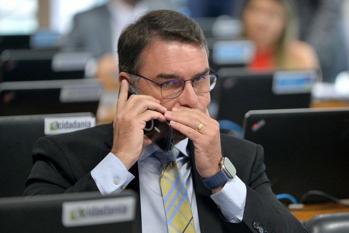 Flávio Bolsonaro – “tóxico” – ameaça formação de alianças do PL nos estados
