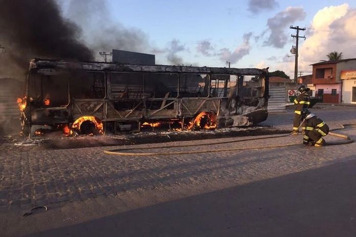 Ônibus incendiado
