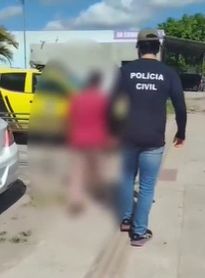 Pai é preso suspeito de estuprar três filhas menores de idade e mãe das meninas é acusada de omissão 