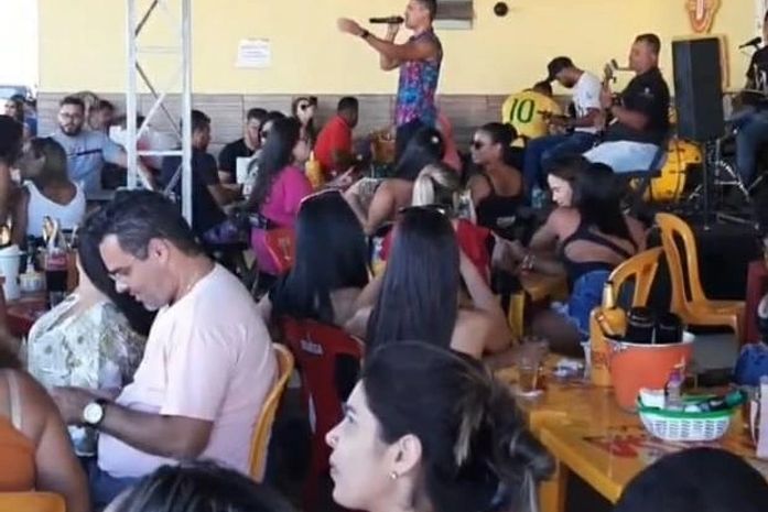 Com música ao vivo, bares registram aglomeração diante do aumento de casos na capital e no interior
