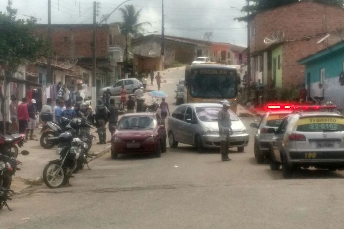 Operação do BPTran apreende CNH's e recolhe motos e um carro