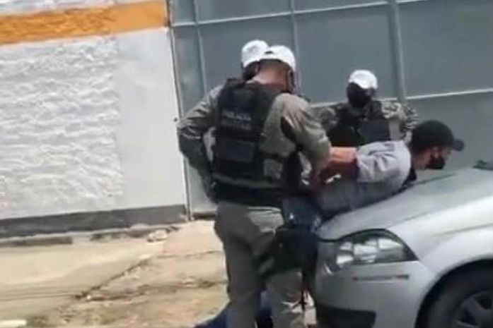 Nas redes sociais, políticos repercutem prisão de taxista em Maceió