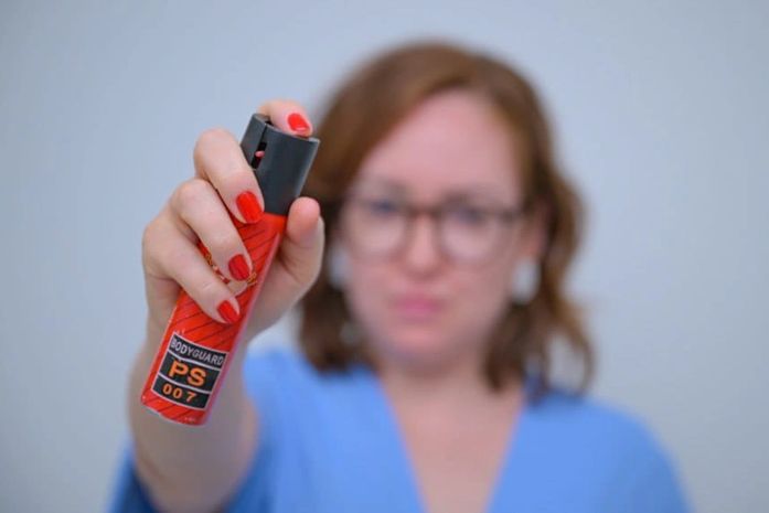 “Eu poderia ter reagido”: entre proteção e riscos, mulheres de AL avaliam lei do spray