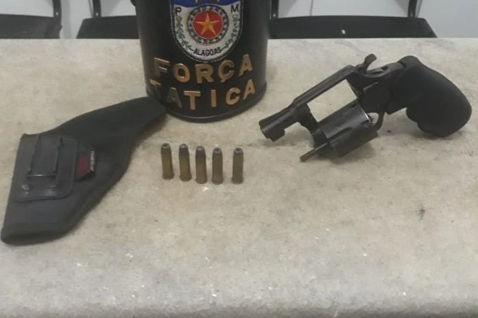 Arma foi apreendida