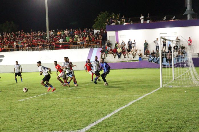 Iluminação do campo de Entremontes é inaugurada e marca nova fase para o esporte em Piranhas