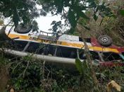 Após sete meses, operação faz retirada de ônibus de acidente na Serra da Barriga