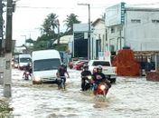 Chuvas alagaram ruas de Arapiraca e Prefeitura intensifica ações para reparar danos
