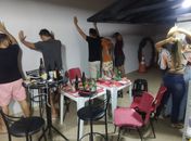 Pelopes flagra grupo aglomerado em posto de combustíveis em Arapiraca