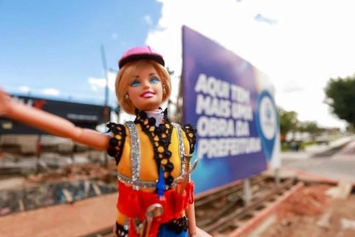 Campanha de marketing da Prefeitura de Arapiraca, inspirada na barbiemania, chama atenção pela criatividade
