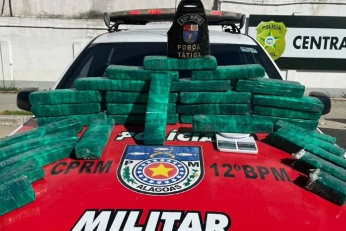 PM prende dois homens e apreende 27 kg de maconha em Maceió