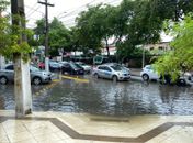 Fortes chuvas causam alagamento e transtornos em vários pontos de Maceió; Veja vídeos 