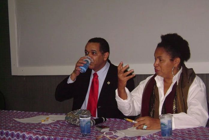 Tenho um amigo, ex-ministro da igualdade racial, que veste a camisa do Instituto Raízes de Áfricas, e,  é leitor do blog. Que legal!