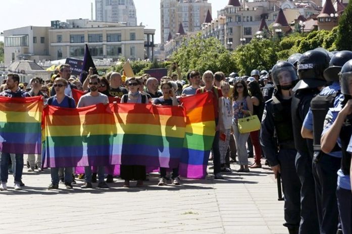 Confronto na Parada do Orgulho Gay deixa feridos