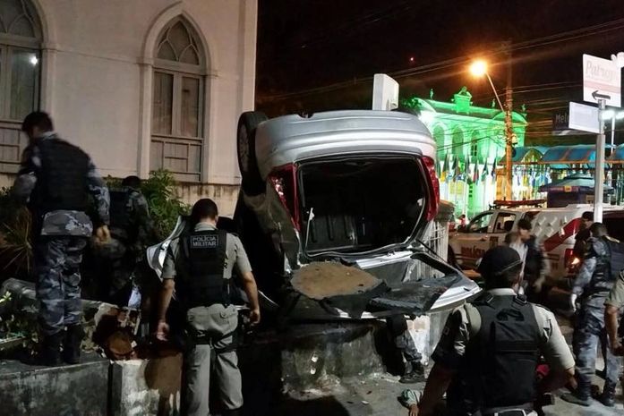 Criminosos colidiram contra uma moto