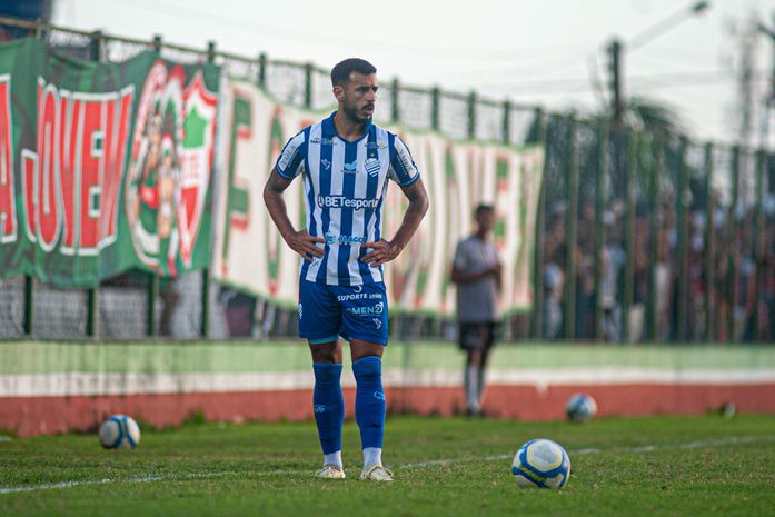 Camacho em ação pelo CSA