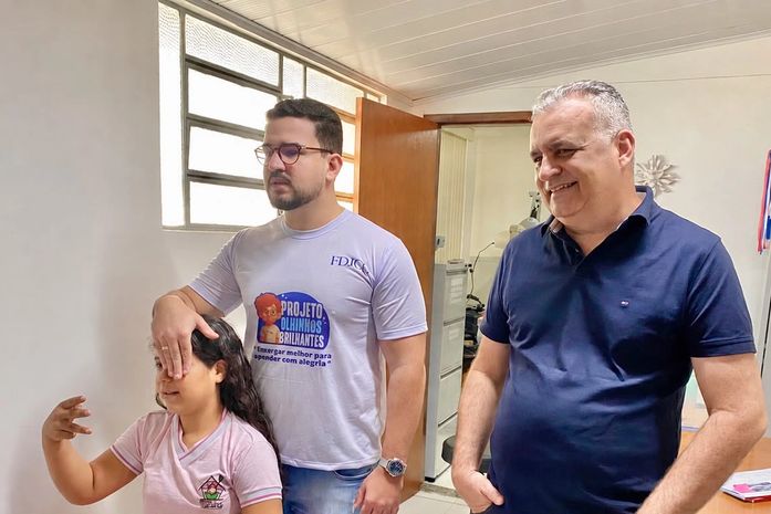 Com emenda de Alfredo Gaspar, Projeto Olhinhos Brilhantes atende quase 7 mil pessoas e garante nova etapa em 2026