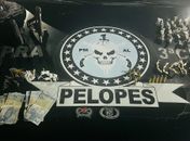 Ações da PM apreendem duas armas, simulacro e mais de dois quilos de drogas em Arapiraca e Atalaia
