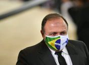 "Janeiro a gente começa a vacinar todo mundo", diz Pazuello