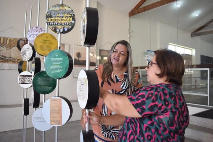 Prefeita de Passo do Camaragibe, Vânia Câmara, com a superintendente do APA, Wilma Nóbrega: parceria à vista para implantação de Arquivo Público Municipal