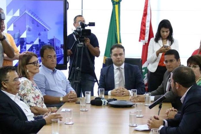 Galba Novaes durante solenidade