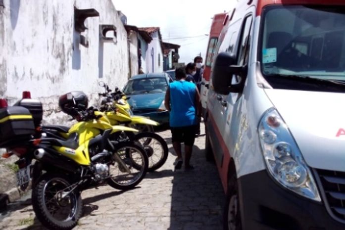 Ronda no Bairro resgata casal e adolescente de 15 anos que viviam em ambiente insalubre em Maceió