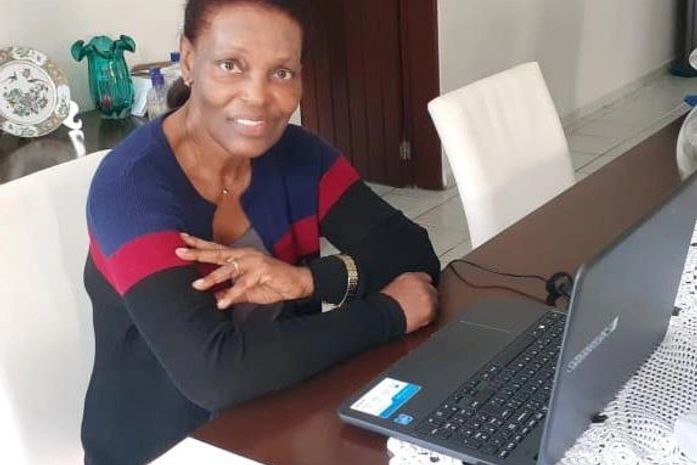 Vereadora Fátima Santiago solicita instalação de luminárias e manutenção da pavimentação de ruas