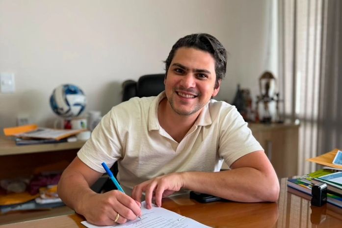 Prefeito Eduardo Bulhões sanciona lei que garante Piso Nacional para professores de Santana do Ipanema