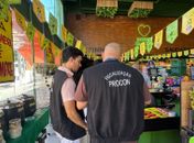 Carnes e laticínios estragados: supermercado de Maceió é autuado após vistoria