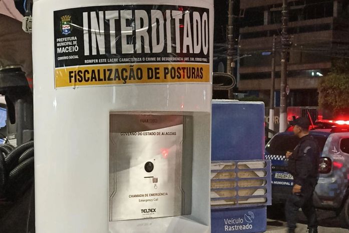 Justiça determina que Prefeitura de Maceió se manifeste sobre retirada de totens de segurança